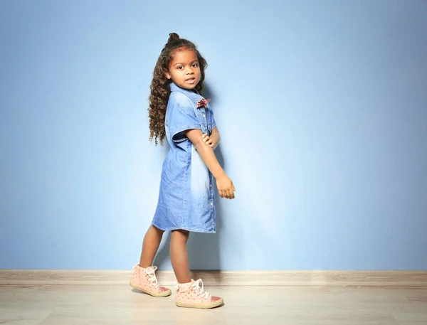 Petite fille afro-américaine mignonne — Photo