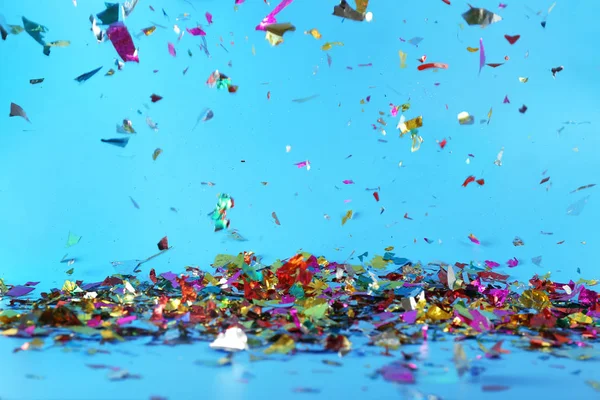 Colorful confetti falling — Stock Photo, Image