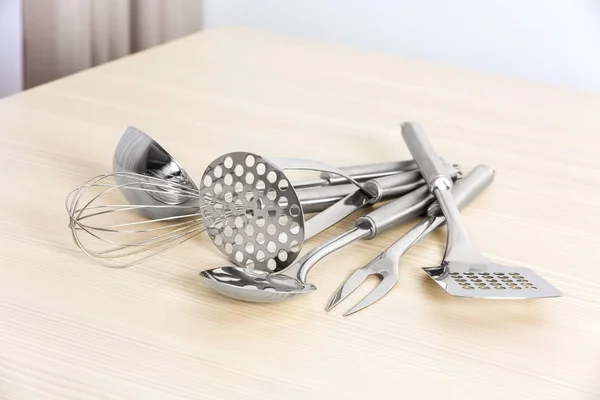 Set von Küchenutensilien aus Metall — Stockfoto