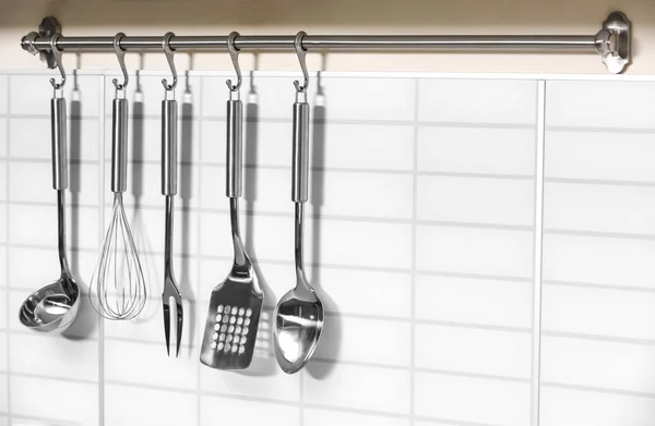 Set von Küchenutensilien aus Metall — Stockfoto