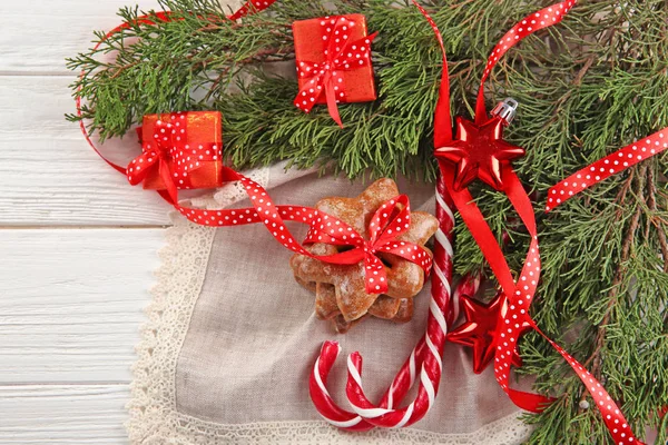 Vánoční ozdoby a bonbóny — Stock fotografie