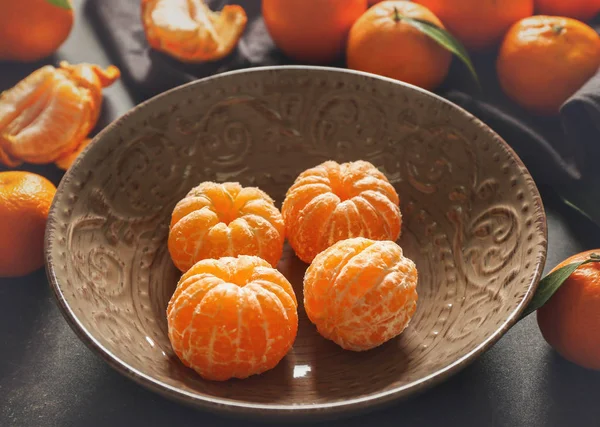 Mandarinas peladas en plancha — Foto de Stock