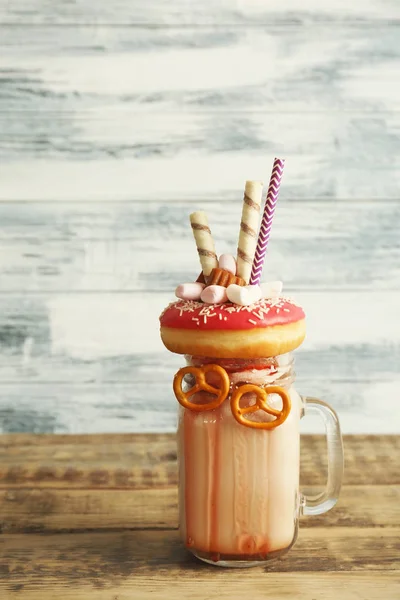 Milkshake, ciambelle e altri dolci — Foto Stock