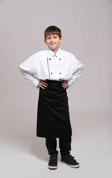 Lindo chico en uniforme de chef — Foto de Stock