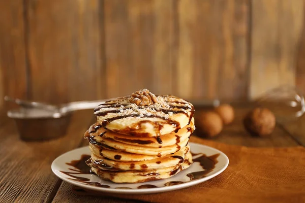 Leckere Pfannkuchen auf dem Tisch — Stockfoto