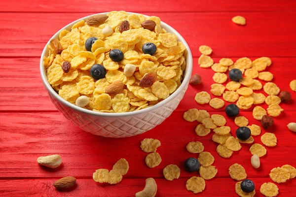 Schüssel mit leckeren Cornflakes — Stockfoto