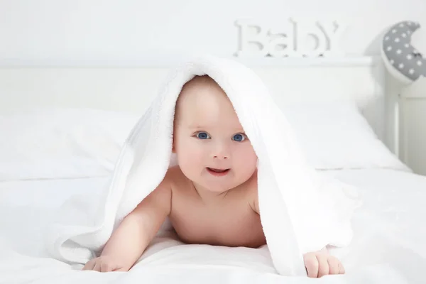 Schattige kleine baby — Stockfoto