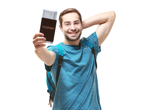 Ο άνθρωπος ταξιδιώτη με διαβατήριο και εισιτήριο σε λευκό φόντο — Φωτογραφία Αρχείου