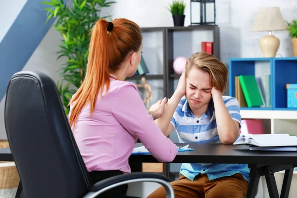 Teenager having therapy session — Stock Photo, Image