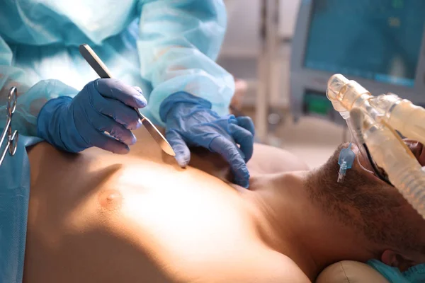 Operasi pasien di klinik modern — Stok Foto
