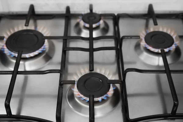 Газове полум'я з кухонної плити крупним планом — стокове фото