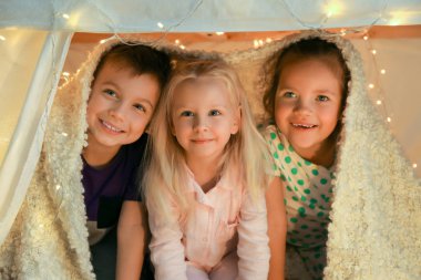 Tatlı küçük çocuklar.  