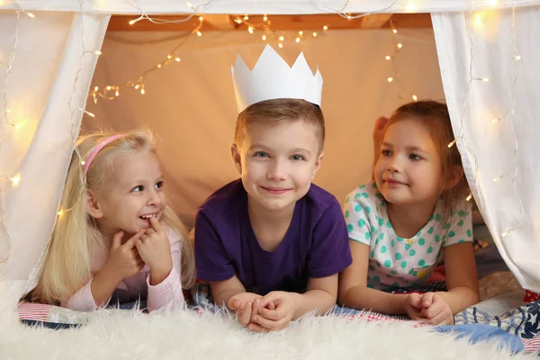 Schattige kleine kinderen — Stockfoto