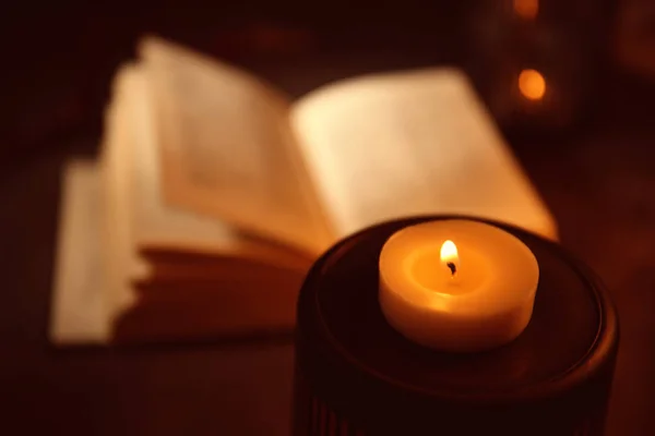 Burning candle and Bible — Stock Photo, Image