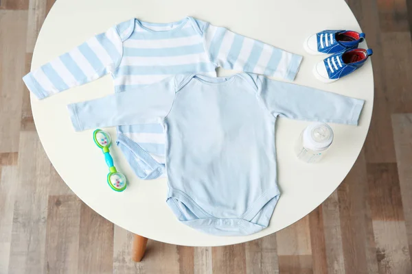 Conjunto de roupas de bebê — Fotografia de Stock