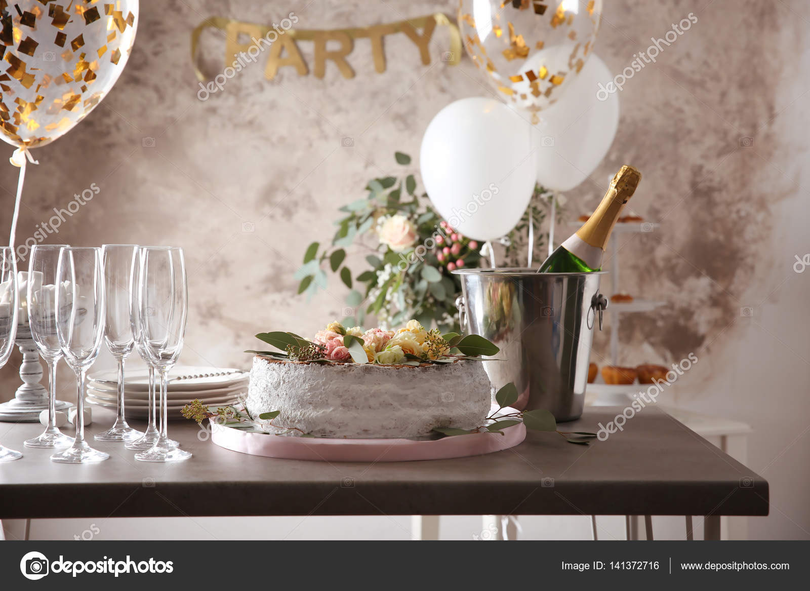 Table Servi Pour Le Diner D Anniversaire Dans Le Salon Image Libre De Droit Par Belchonock C Table Servi Pour Le Diner D Anniversaire Dans Le Salon Image Libre De Droit Par Belchonock C