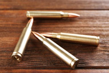 Ahşap arka plan üzerinde madde işaretleri