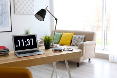 Ofiste rahat çalışma alanı