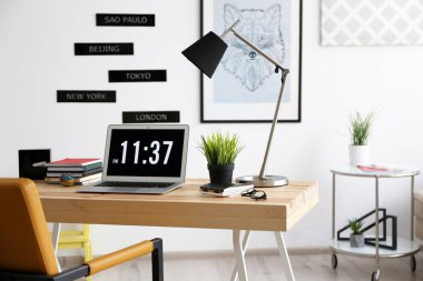 Ofiste rahat çalışma alanı