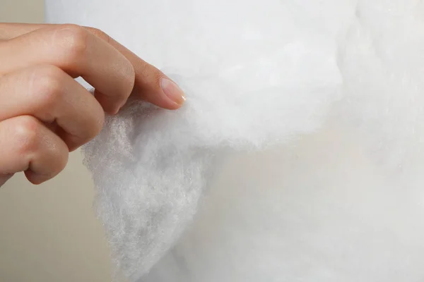 Comer algodón de azúcar —  Fotos de Stock