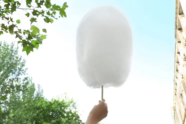 Female hand holding cotton candy — Stock Image Female hand holding cotton candy Royalty Free Stock Photos