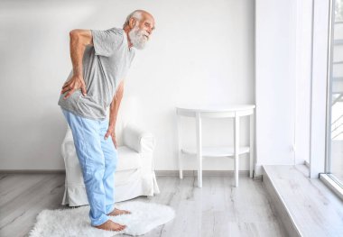 Komuta sizde ağrı ile arkada  