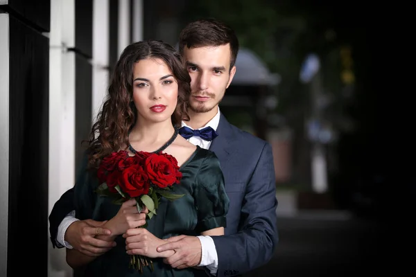 Hermosa pareja elegante — Foto de Stock