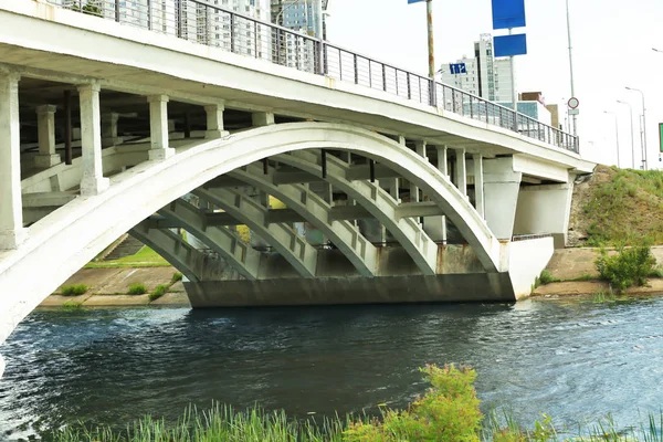Bridge over a river — Stock Photo, Image