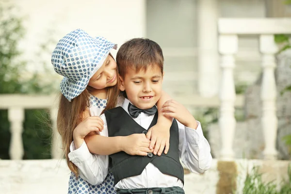 Petits Enfants Romantiques Sur Les Escaliers — Photo