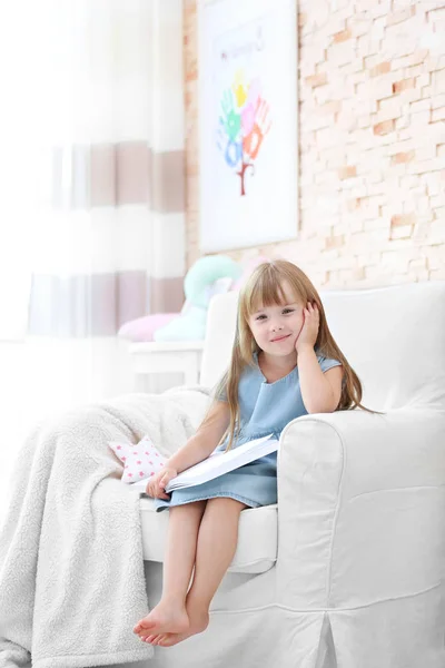 Cute little girl — Stock Photo, Image