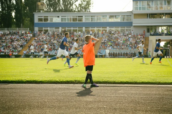 晴れた夏の日のサッカーの試合 — ストック写真