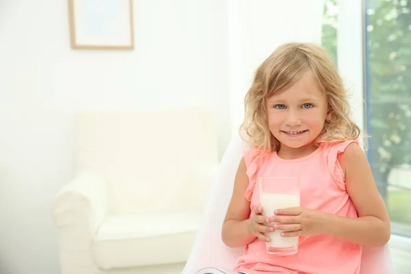Portrait Little Girl Glass Milk — Stock Photo, Image