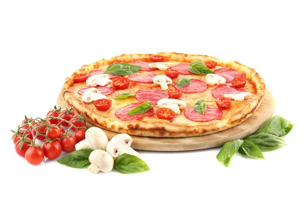 Pizza com salame e cogumelos — Fotografia de Stock