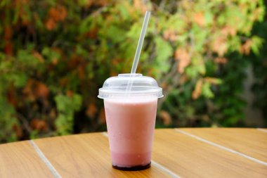 Plastik bardak soğuk içecek