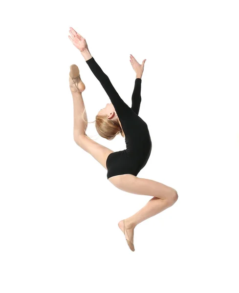 Молодая девушка занимается гимнастикой — стоковое фото