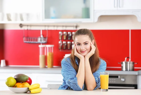 Young Beautiful Woman Kitchen — Stock Photo, Image