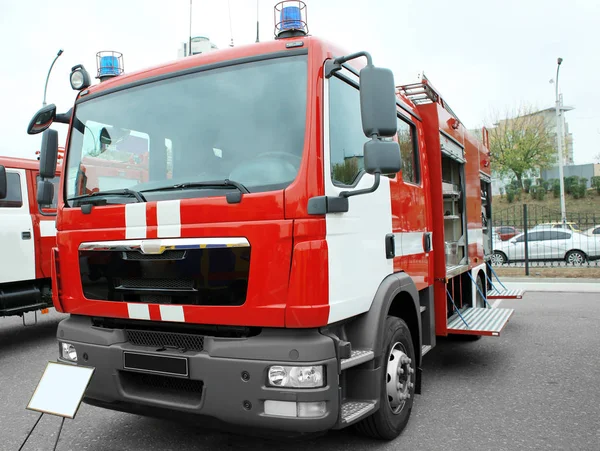 Специальная противопожарная машина — стоковое фото