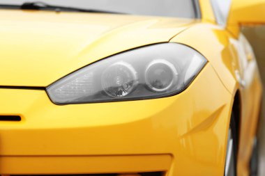 Sarı araba Far closeup