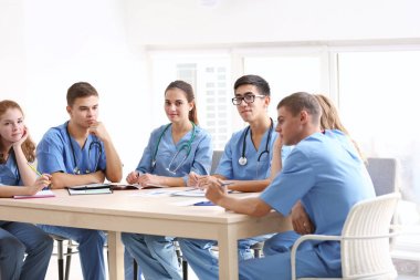 Grup tıbbi öğrenci ders kapalı olması