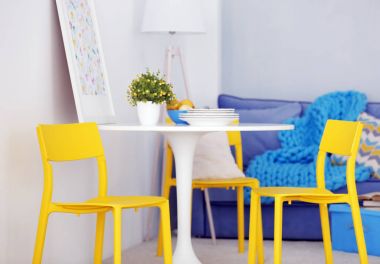 Oda iç sarı sandalye ile
