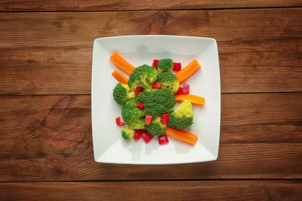 Plate with fresh vegetables — Stock Photo, Image