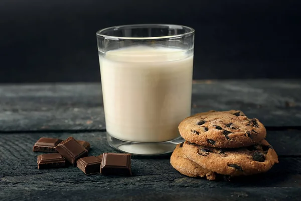Chocolate cookies with milk — Stock Photo, Image