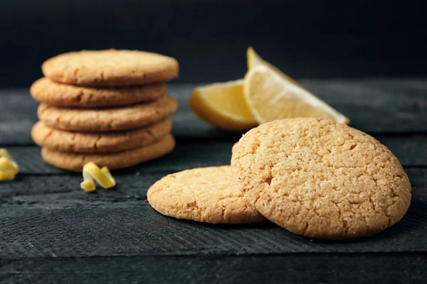 Limón maduro con galletas — Foto de Stock