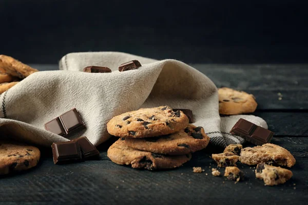 Chocolate cookies with napkin — Stock Photo, Image