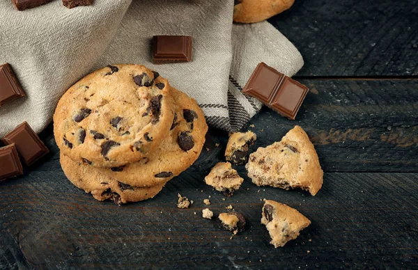 Chocolate cookies with napkin — Stock Photo, Image
