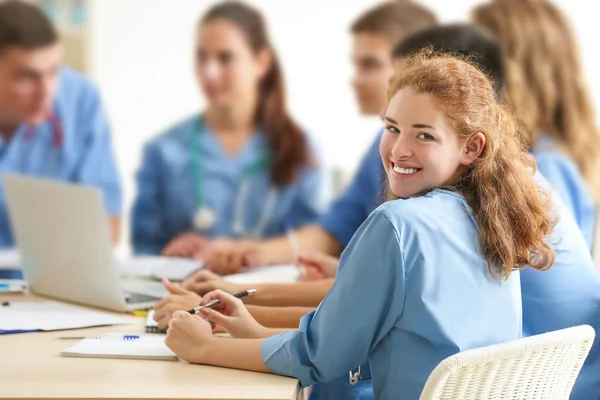 Estudiantes Medicina Estudiando Universidad Interiores — Foto de Stock