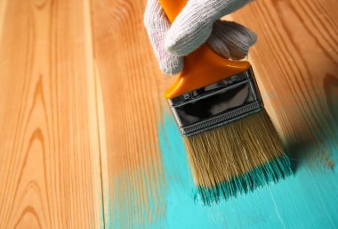 El boyama yüzey turkuaz boya ile