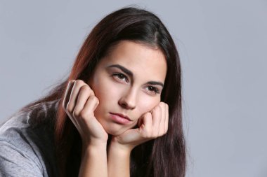 depresif genç kadın  