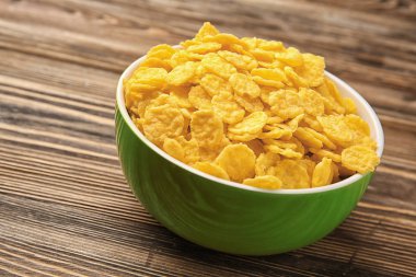 Yeşil kase mısır gevreği ile