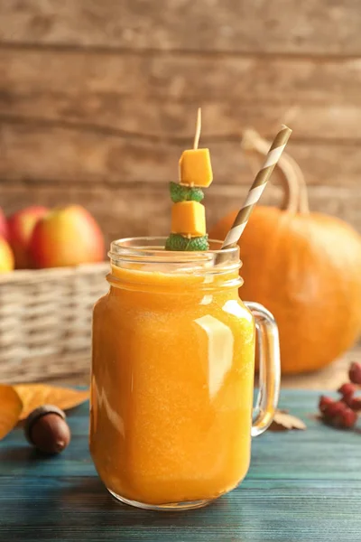 Jar met pompoen-smoothie — Stockfoto